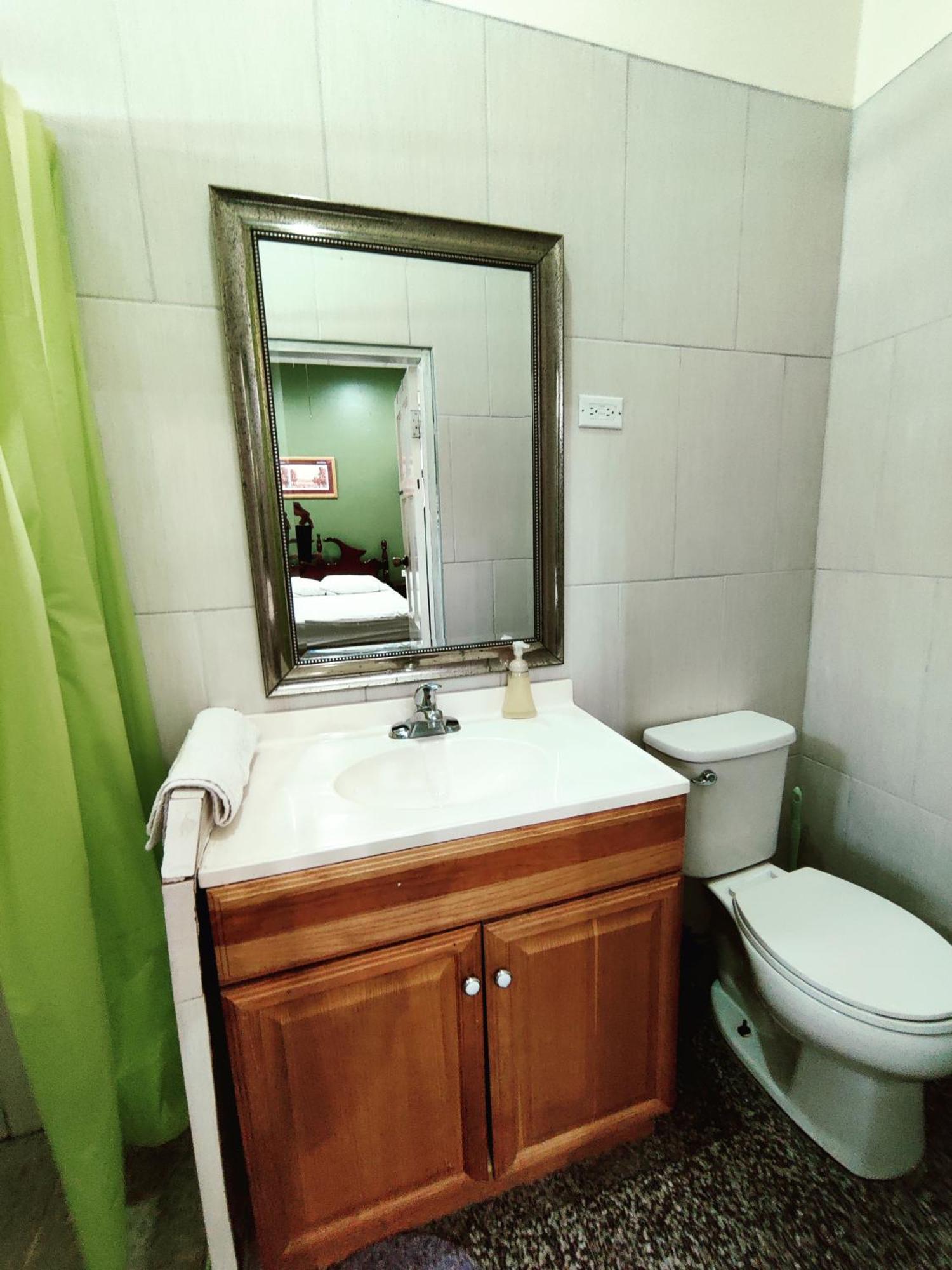 วู้ดบรูค ออน ดิ อเวนิว Bed & Breakfast Port of Spain ภายนอก รูปภาพ