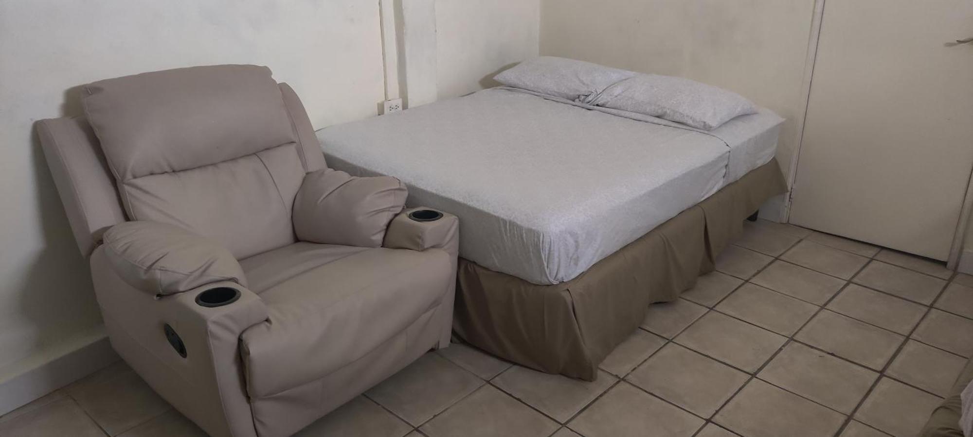 วู้ดบรูค ออน ดิ อเวนิว Bed & Breakfast Port of Spain ภายนอก รูปภาพ