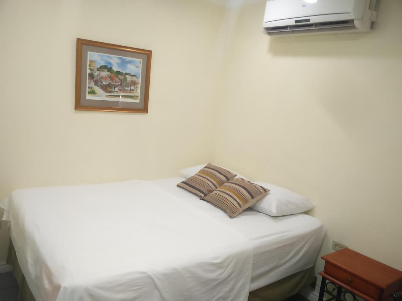 วู้ดบรูค ออน ดิ อเวนิว Bed & Breakfast Port of Spain ภายนอก รูปภาพ