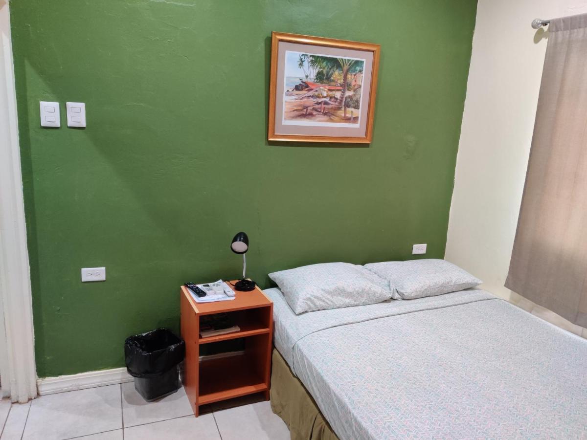 วู้ดบรูค ออน ดิ อเวนิว Bed & Breakfast Port of Spain ภายนอก รูปภาพ