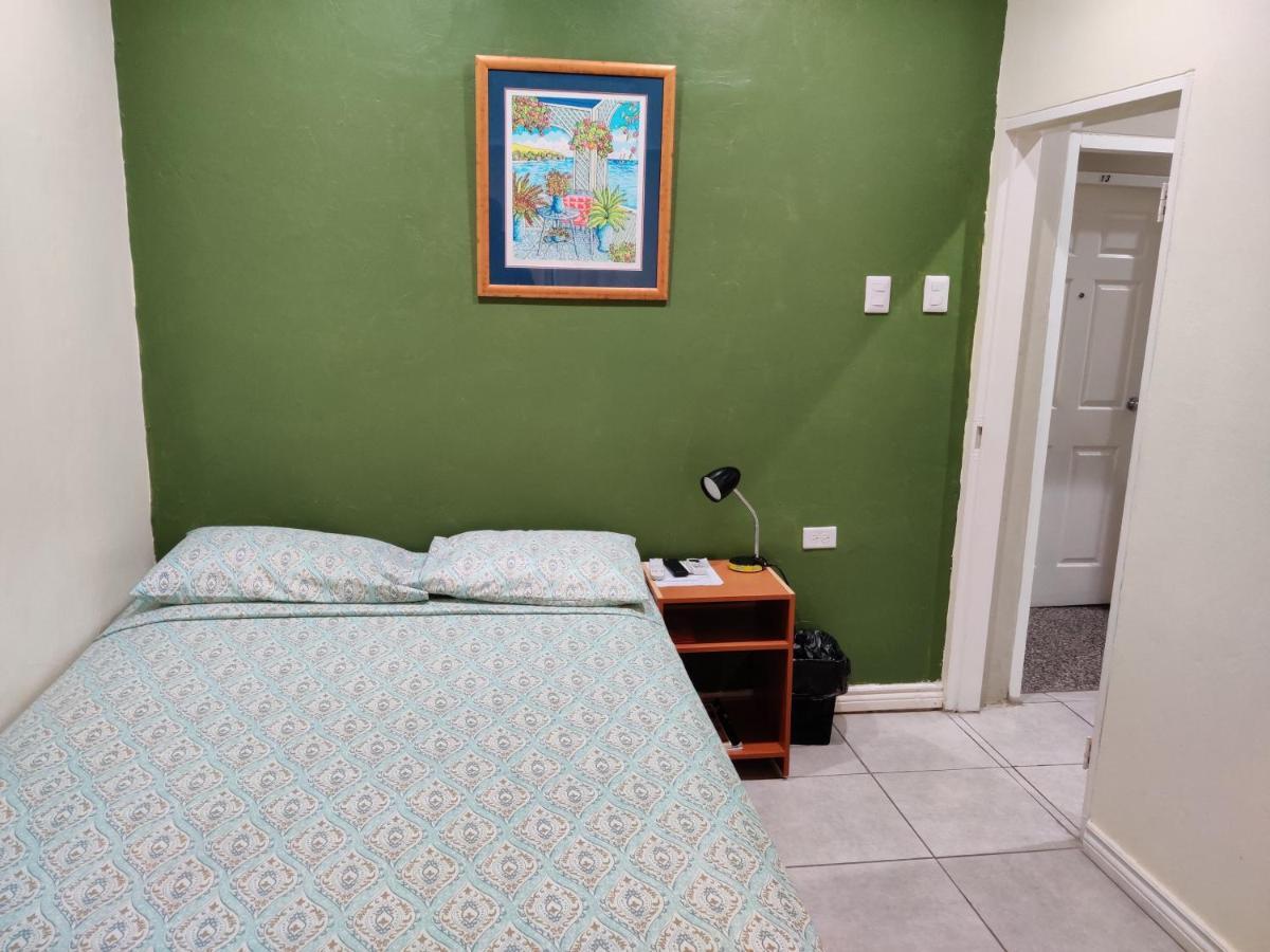 วู้ดบรูค ออน ดิ อเวนิว Bed & Breakfast Port of Spain ภายนอก รูปภาพ