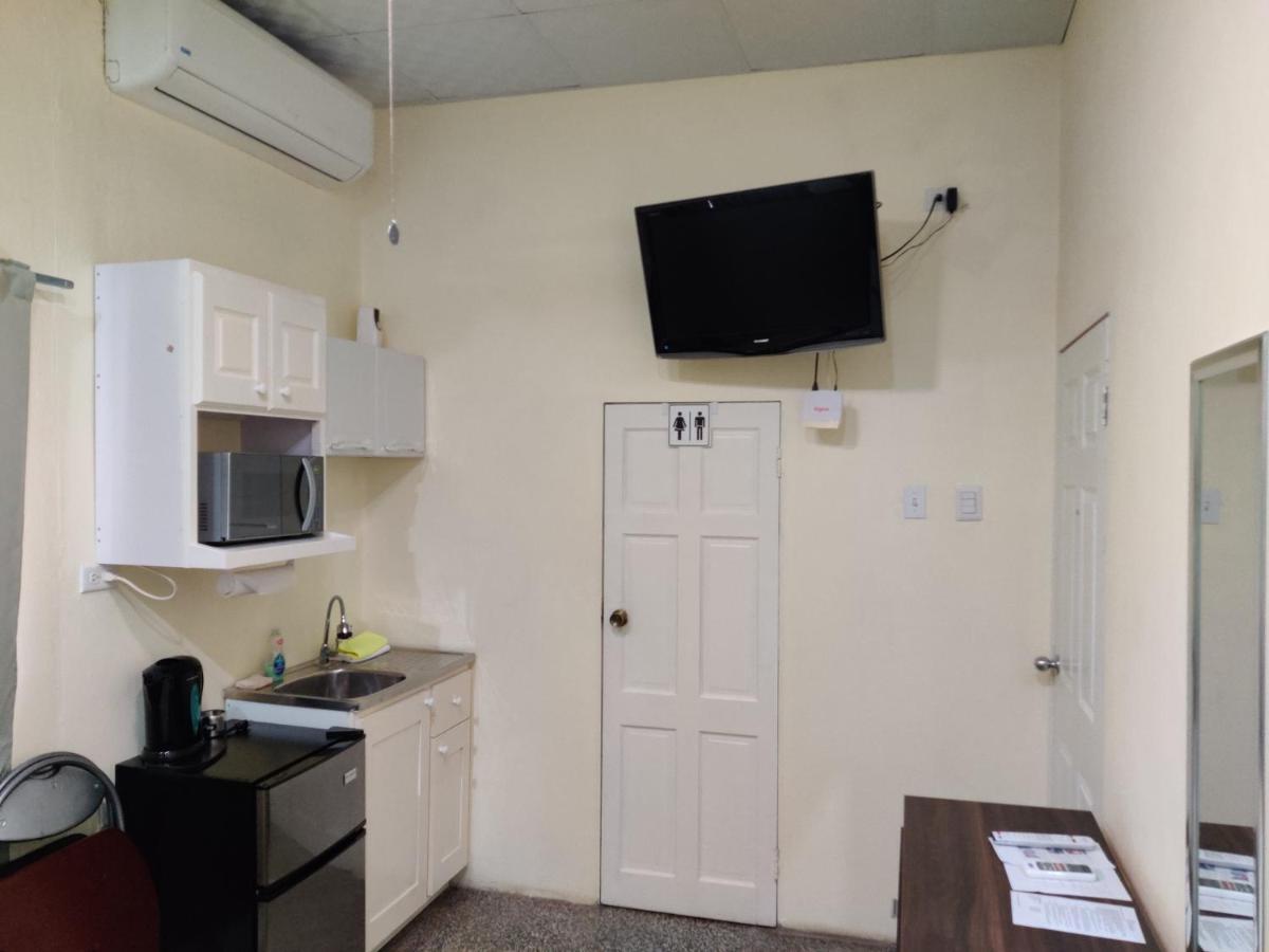 วู้ดบรูค ออน ดิ อเวนิว Bed & Breakfast Port of Spain ภายนอก รูปภาพ